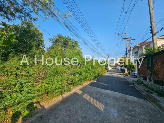 picture Beautiful land in Sriracha, near Sukhumvit Road, located in a community area, ready for development. - 11/12