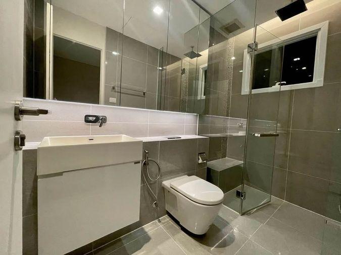 รูป 🏙️ ห้องมุม วิวสวยสะกด! The Saint Residences | ชั้น 21 ตึก A ✨ 63 ตร.ม. 2 Bed 2 Bath 🛋️ ห้องใหม่กริ๊บ เฟอร์ครบ พร้อมเครื่องซักอบผ้า 🧺 - รูปที่ 6/6