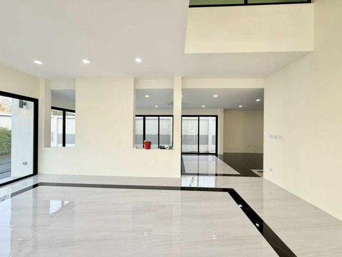 รูป  บ้านเดี่ยวหรู ทำเล Prime ใกล้ Central Chonburi เพียง 900 เมตร  ที่ดิน 125 ตร.วา  ✨ 4 ห้องนอน 3 ห้องน้ำ (ขยายใหญ่พิเศษ) - รูปที่ 8/24