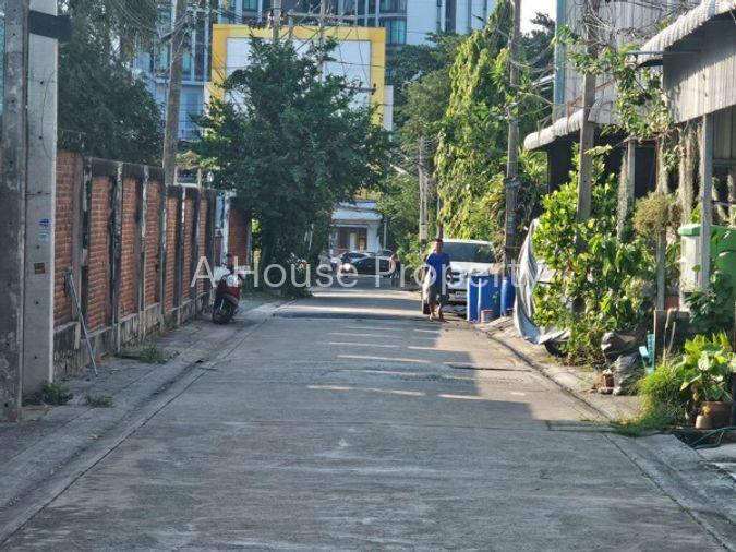 picture Beautiful land in Sriracha, near Sukhumvit Road, located in a community area, ready for development. - 12/12