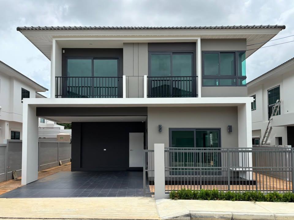 picture Modern 4-Bedroom Detached House for Rent in East Pattaya - 1/4