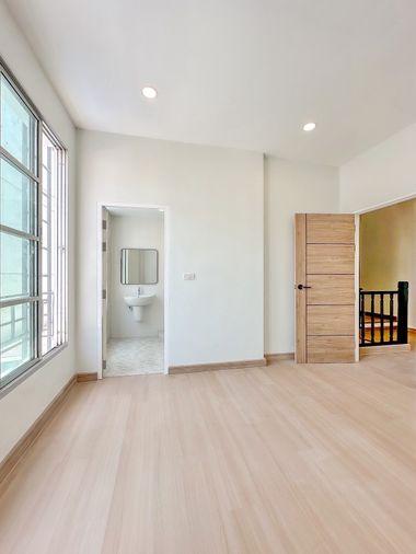 picture H0799, Home Office for sale 4 Br., Ratchada-Lat Phrao - 10/17