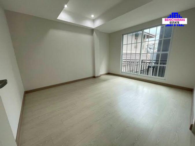picture ðĨFor Sale The Preston Townhome Rama 9 â Srinakarin, rare corner unit, last unit available - 7/13