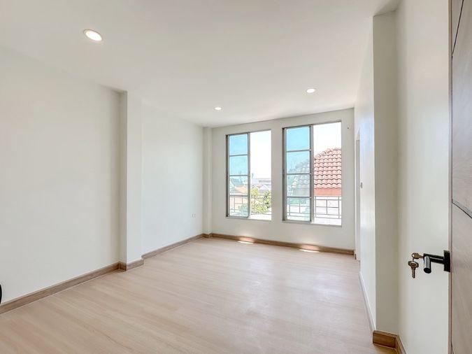 picture H0799, Home Office for sale 4 Br., Ratchada-Lat Phrao - 16/17