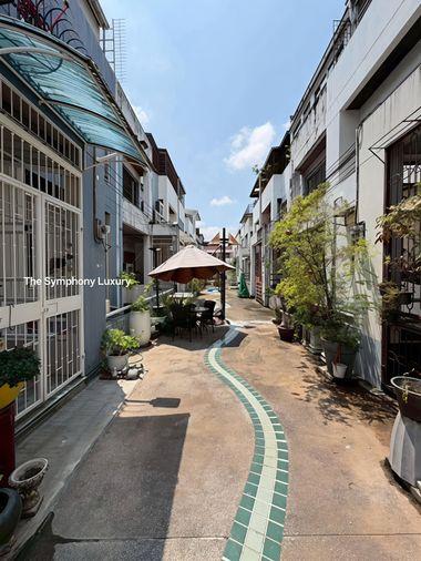 รูป ขายทาวน์โฮม รีโนเวทใหม่ทั้งหลัง สุขุมวิท101 ใกล้ BTS ปุณณวิถี เนื้อที่ 25.9 ตร.ว. 4.5 ชั้น 4 ห้องนอน 6 ห้องน้ำ มีลิฟต์ส่วนตัว จอดรถ 3 คัน - รูปที่ 44/45