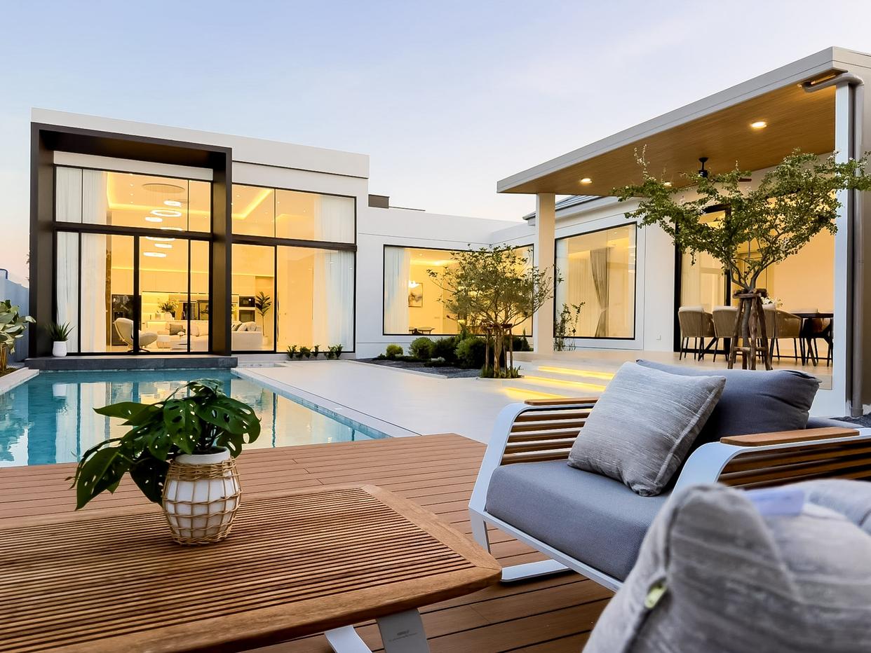 รูป Pool Villa for Sale East Pattaya Luxury 4 Bedroom High Ceiling - รูปที่ 14/16