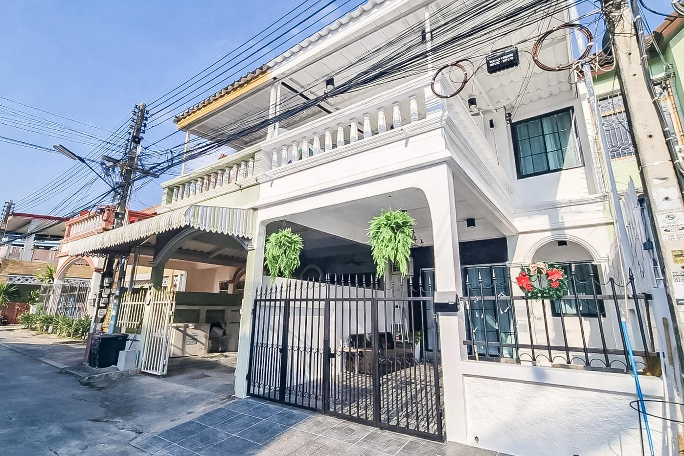 picture Townhome for Sale Central Pattaya Large Layout High Rental Yield - 1/12