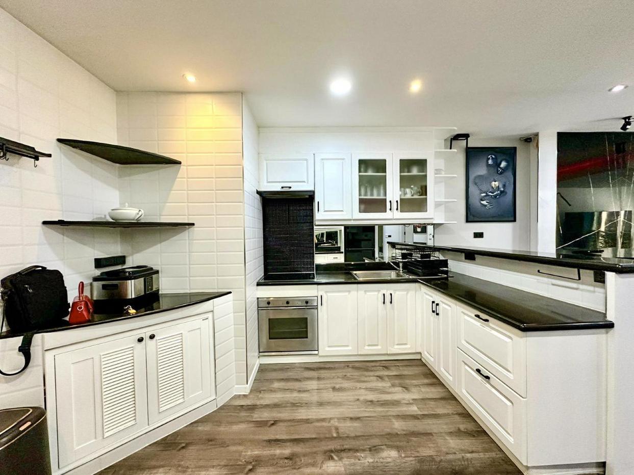 picture 2 Bedroom Condo for Sale at Regent Pratamnak Pattaya - 6/14