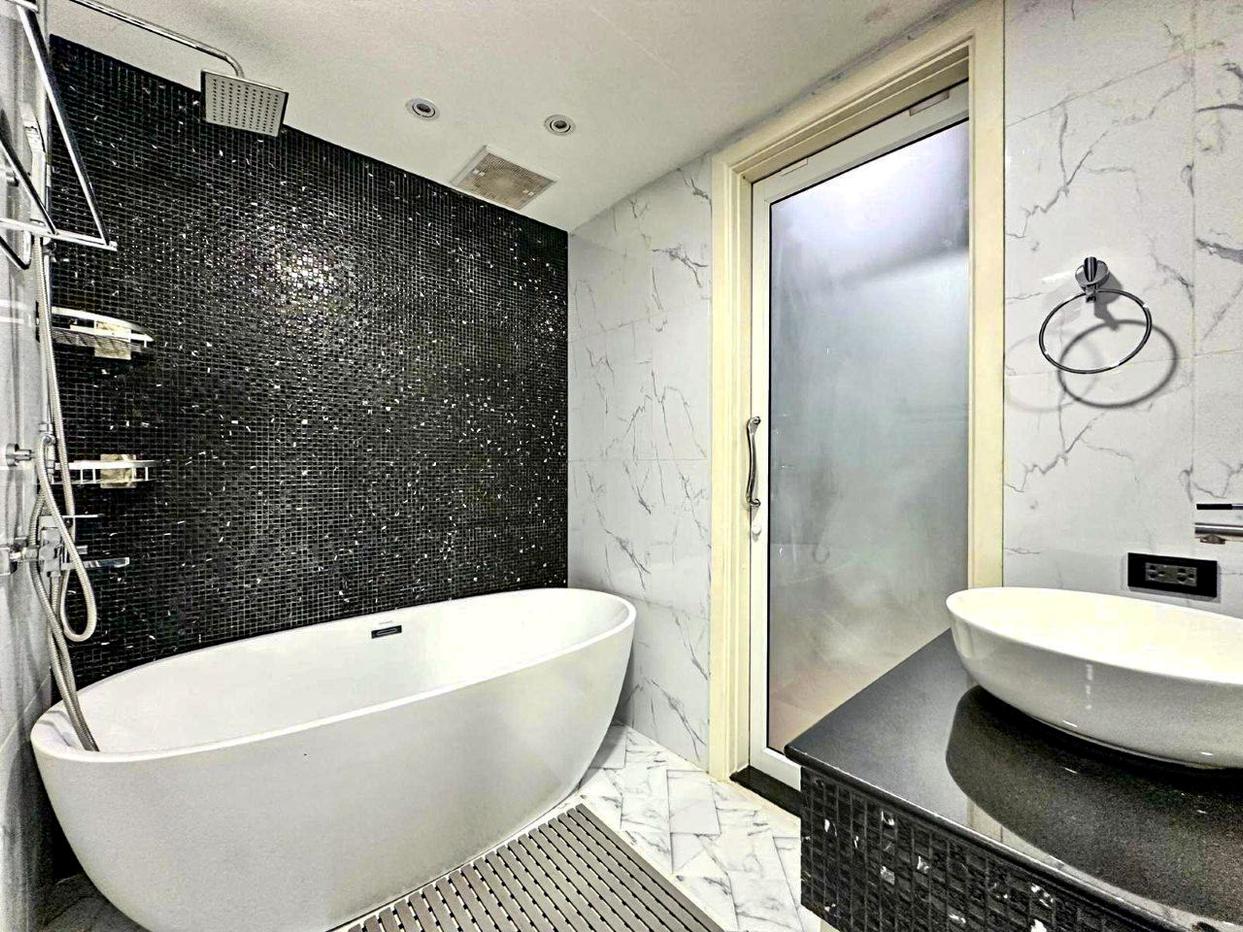 picture 2 Bedroom Condo for Sale at Regent Pratamnak Pattaya - 12/14