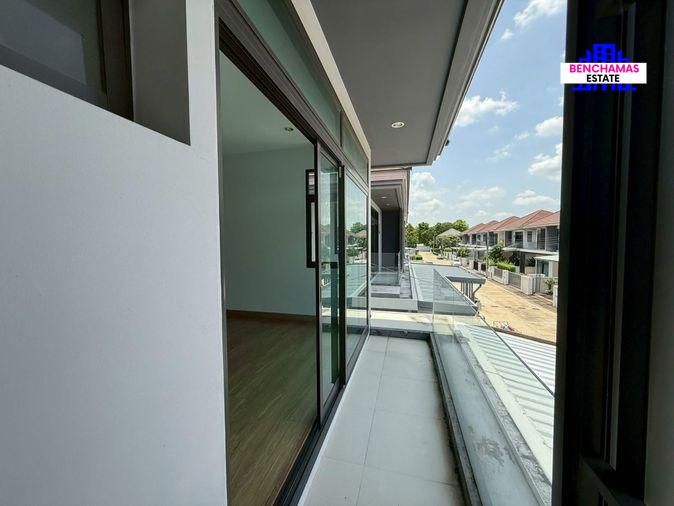 รูป ขาย บ้านแฝด ราคาถูกที่สุดในโครงการ Aura Luxe Ramkhamhaeng 94 ออรา ลักซ์ รามคำแหง 94 เฟอร์นิเจอร์ครบชุด ใกล้ MRT สายสีส้ม สถานีสัมมากร - รูปที่ 12/12