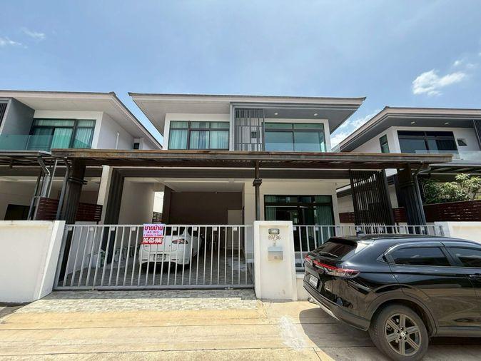 รูป ขาย บ้านแฝด ราคาถูกที่สุดในโครงการ Aura Luxe Ramkhamhaeng 94 ออรา ลักซ์ รามคำแหง 94 เฟอร์นิเจอร์ครบชุด ใกล้ MRT สายสีส้ม สถานีสัมมากร - รูปที่ 1/12