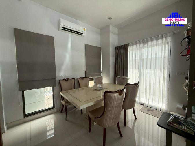 รูป ขาย บ้านแฝด ราคาถูกที่สุดในโครงการ Aura Luxe Ramkhamhaeng 94 ออรา ลักซ์ รามคำแหง 94 เฟอร์นิเจอร์ครบชุด ใกล้ MRT สายสีส้ม สถานีสัมมากร - รูปที่ 3/12