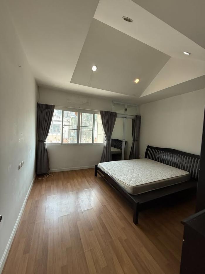 รูป ขายทาวน์โฮม 3 ชั้น บ้านสวยสภาพดี หมู่บ้านปริญลักษณ์ เพชรเกษม 69 (Prinyaluck Phetkasem 69) อยู่ฟรีไม่ต้องจ่ายค่าส่วนกลาง! ใกล้รถไฟฟ้า MRT หลักสอง - รูปที่ 10/14