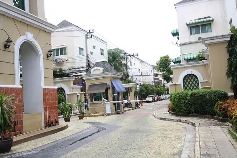 รูป ขายทาวน์โฮม 3 ชั้น บ้านสวยสภาพดี หมู่บ้านปริญลักษณ์ เพชรเกษม 69 (Prinyaluck Phetkasem 69) อยู่ฟรีไม่ต้องจ่ายค่าส่วนกลาง! ใกล้รถไฟฟ้า MRT หลักสอง - รูปที่ 14/14