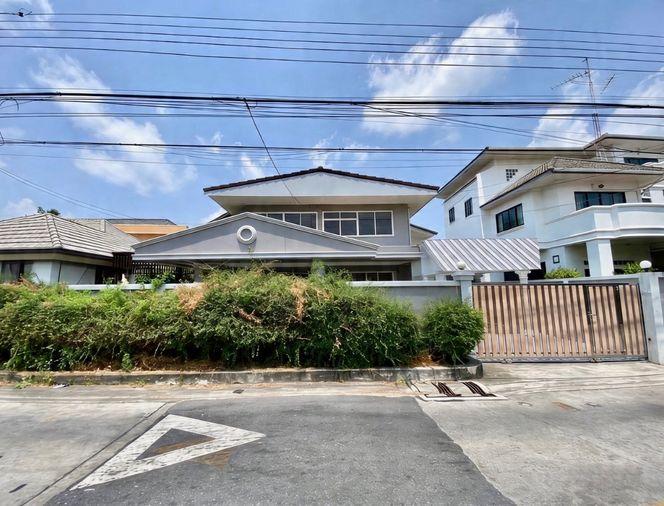 รูป ขายบ้านเดี่ยว 2 ชั้น อมรพันธ์ 9 เสนานิคม 1 ที่ดินใหญ่ 85 ตร.ว. รีโนเวทใหม่ ไม่มีค่าส่วนกลาง ใกล้ BTS เสนานิคม และ ม.เกษตรศาสตร์ - รูปที่ 1/40