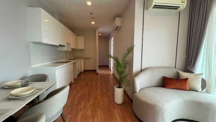 picture Penthouse The Coast Bangna, connected via skywalk to BTS Bangna.  Building A 39th Floor - 1/10