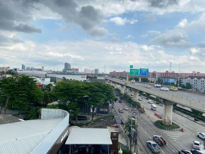 รูป เช่าอาคาร ติดถนนใหญ่ พระราม 9 เหมาะสำหรับโชว์รูม สำนักงาน มีลิฟต์ขนสินค้า ที่จอดรถ 30 คัน    อาคาร 5.5 ชั้น - รูปที่ 10/12