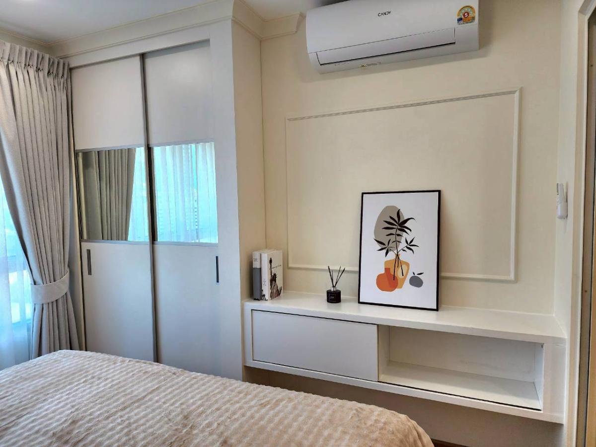 รูป ขายคอนโดรีโนเวทใหม่สวยกริบ วิวโล่ง ราคาถูกที่สุดในโครงการ Lumpini Place Rama 9 ทำเลทองใจกลาง CBD ใกล้ MRT พระราม 9 - รูปที่ 8/11