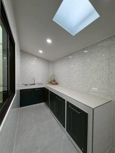 รูป  ขายทาวน์โฮมรีโนเวทใหม่ทั้งหลัง Preecha 8 (หมู่บ้านปรีชา 8) ทำเลใจกลางเมือง เชื่อมต่อพระราม 9 - รามคำแหง พื้นที่กว้างขวาง อยู่สบายกว่าคอนโด - รูปที่ 13/15