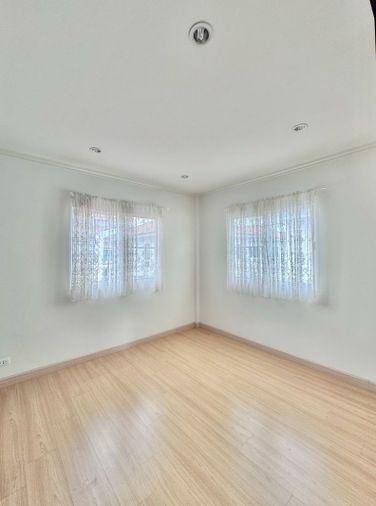 picture Immaculate condition single house in Supalai Primo project, Bang Saen. Great location. - 10/12