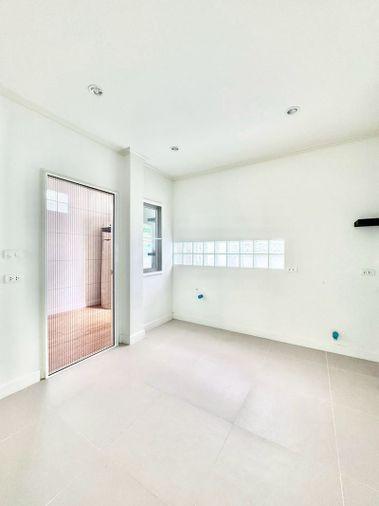 picture Immaculate condition single house in Supalai Primo project, Bang Saen. Great location. - 4/12