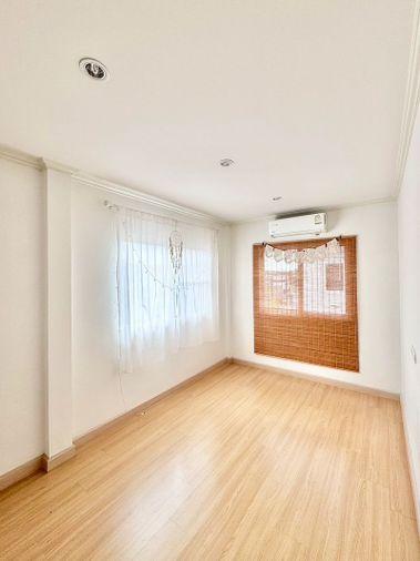 picture Immaculate condition single house in Supalai Primo project, Bang Saen. Great location. - 2/12