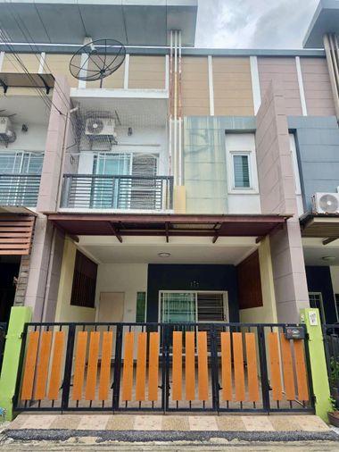 รูป ขายทาวน์โฮม 2 ชั้น พิบูลย์ โฮมทาวน์ บางบัวทอง–ราชพฤกษ์ บ้านพร้อมอยู่ ราคาคุ้ม ฟรีโอน ใกล้ MRT คลองบางไผ่ เดินทางสะดวก - รูปที่ 1/10
