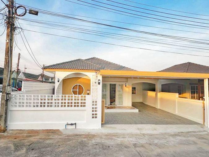 picture Beautiful, move in Ready house, Classic Home 2 Sriracha. Great value and very livable. - 1/14