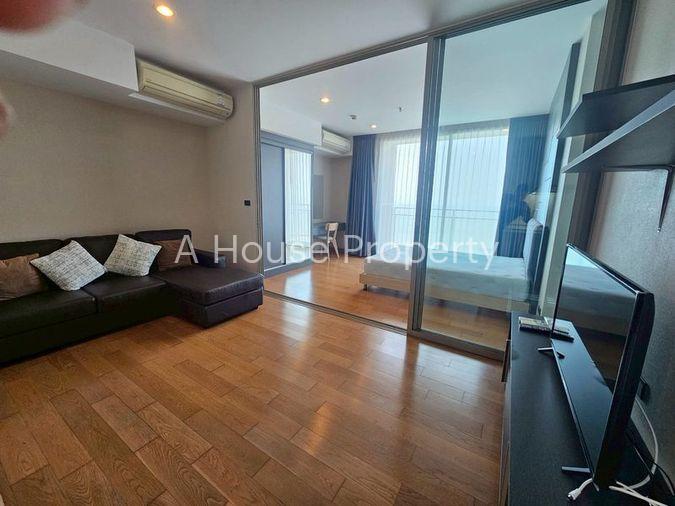 picture Luxury beachfront condo at Marina Bayfront Sriracha, with ocean view, move in Ready - 5/9
