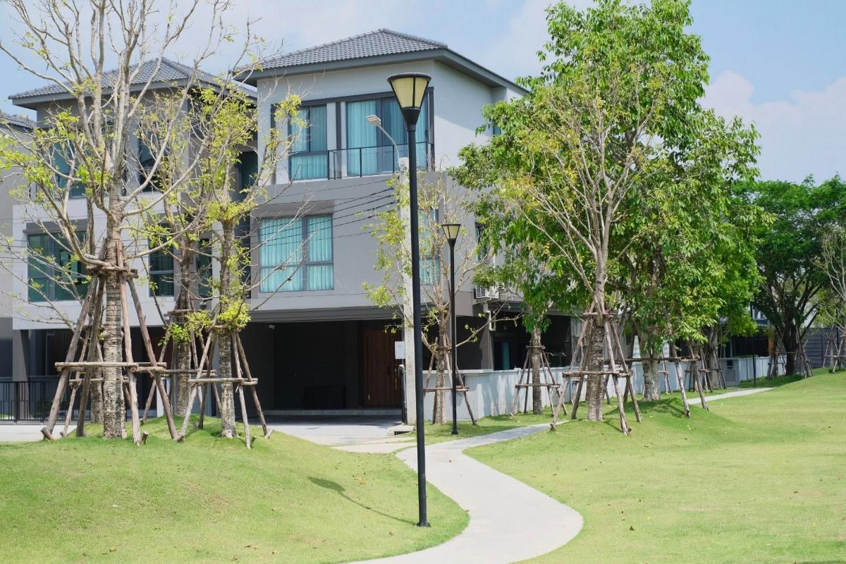 รูป ✨ขาย!! บ้านแฝด  Baan Klang Muang The Edition Bangna  ✨LineID: @Propvel (มี@ ข้างหน้า)✨ - รูปที่ 1/7