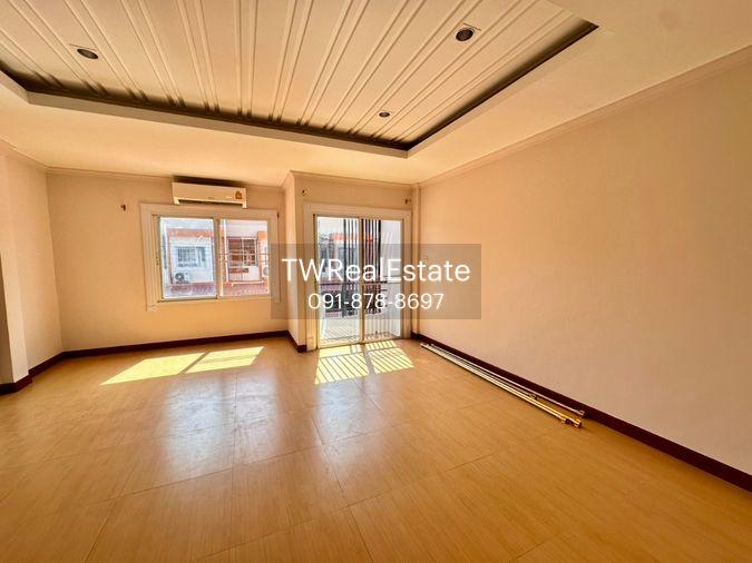 picture For Sale: 2-Storey Townhouse at Ratchathani 10, Kubon 27 Best Price in the Project | Solid Structure | Ideal for Renovation - 11/16