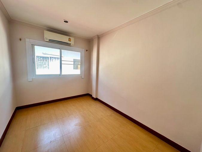 picture For Sale: 2-Storey Townhouse at Ratchathani 10, Kubon 27 Best Price in the Project | Solid Structure | Ideal for Renovation - 13/16
