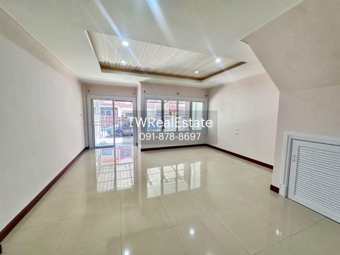picture For Sale: 2-Storey Townhouse at Ratchathani 10, Kubon 27 Best Price in the Project | Solid Structure | Ideal for Renovation - 2/16