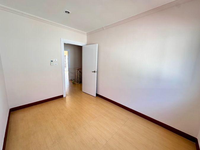picture For Sale: 2-Storey Townhouse at Ratchathani 10, Kubon 27 Best Price in the Project | Solid Structure | Ideal for Renovation - 15/16