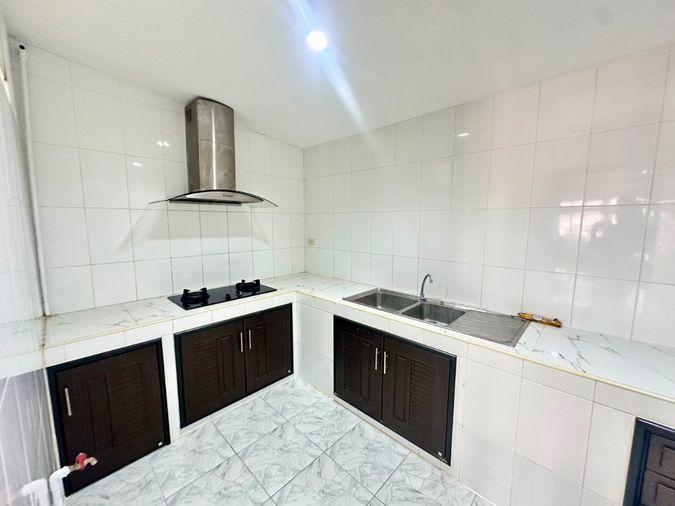 picture For Sale: 2-Storey Townhouse at Ratchathani 10, Kubon 27 Best Price in the Project | Solid Structure | Ideal for Renovation - 5/16