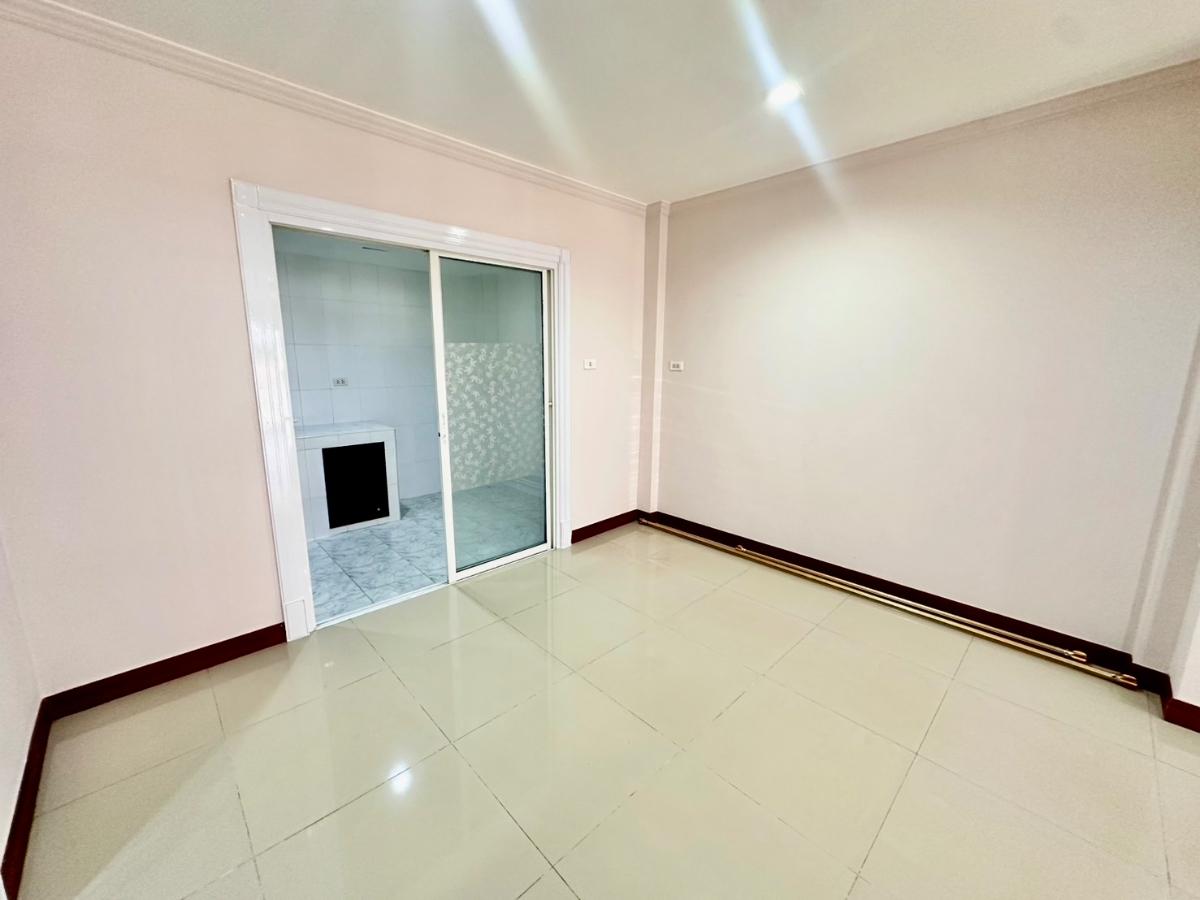 รูป ขายทาวน์เฮาส์ 2 ชั้น รัชธานี 10 คู้บอน 27 บ้านเปล่าพร้อมรีโนเวทต่อ ราคาคุ้มที่สุดในโครงการ เหมาะสำหรับคนอยากแต่งบ้านเอง - รูปที่ 4/16