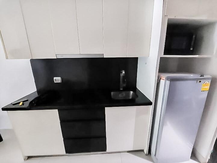 picture Park Royal 2 Pratumnak Condo for Sale with Tenant Studio Unit - 2/4