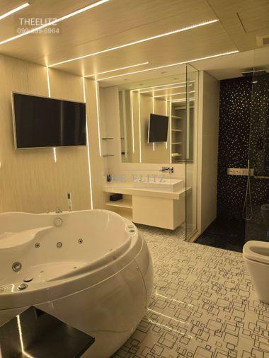รูป ✨ สัมผัสประสบการณ์พักผ่อนระดับ 5 ดาวได้ทุกวัน 💎 The Bangkok Sathorn ห้องทิศดี บิ้วอินครบทุกฟังก์ชัน พร้อม Private Jacuzzi ส่วนตัว 🎉 - รูปที่ 7/19