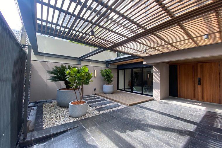 รูป ขาย -เช่าระยะยาว - ระยะสั้น ! ทาวน์เฮ้าส์ ! Code C20250600019..Townhouse in Phromphong, 3 ห้องนอน, 4 ห้องน้ำ, 4 ชั้น, แต่งครบ,  ราคาพิเศษ!!📣 - รูปที่ 30/57
