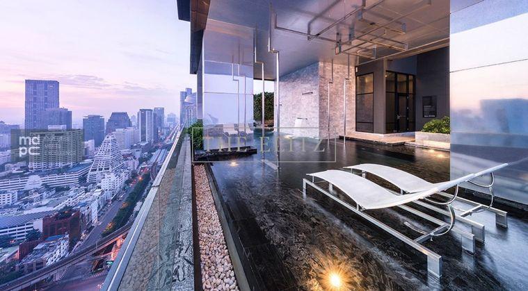 รูป  ✨ส่วนกลางลอยฟ้าสุด Exclusive วิวสวยที่สุดในย่าน 🏊‍♂️ M Silom สัมผัสสระว่ายน้ำและฟิตเนสลอยฟ้า 🎉 - รูปที่ 15/18