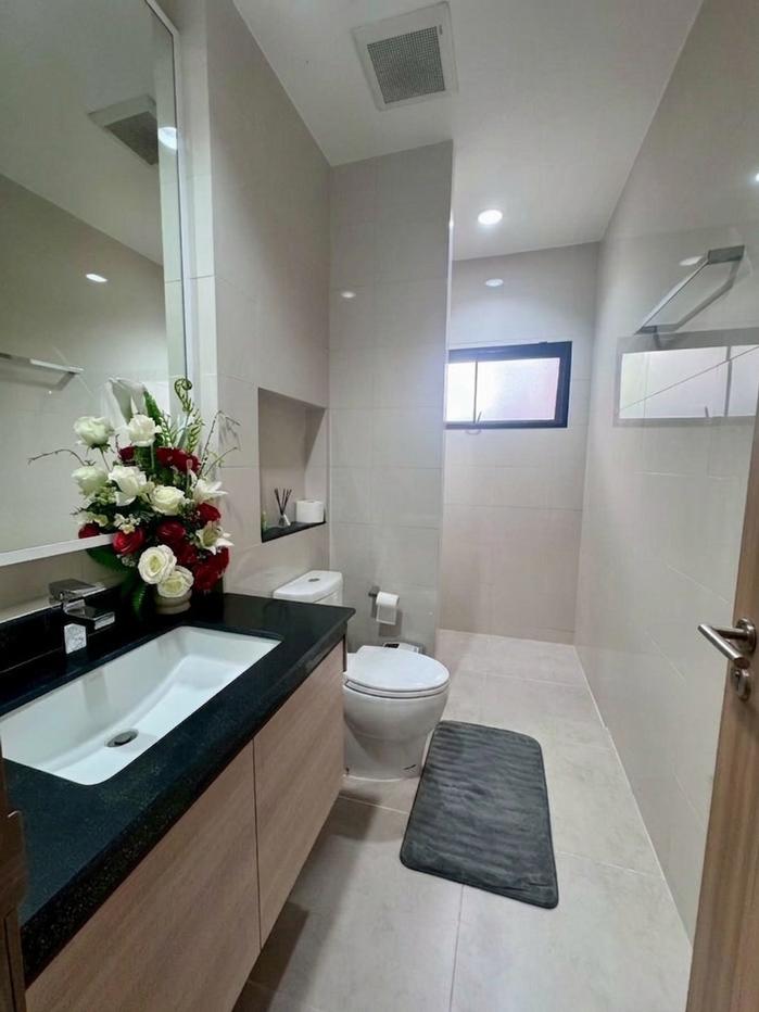 รูป 🏙️ ขายบ้านเดี่ยวหรู - ตกแต่งสไตล์ Modern Luxury Tropical ดีไซน์ทันสมัย  ผสานความหรูหรา บรรยากาศโปร่ง โล่ง สบาย REF. 014HSK - รูปที่ 23/28