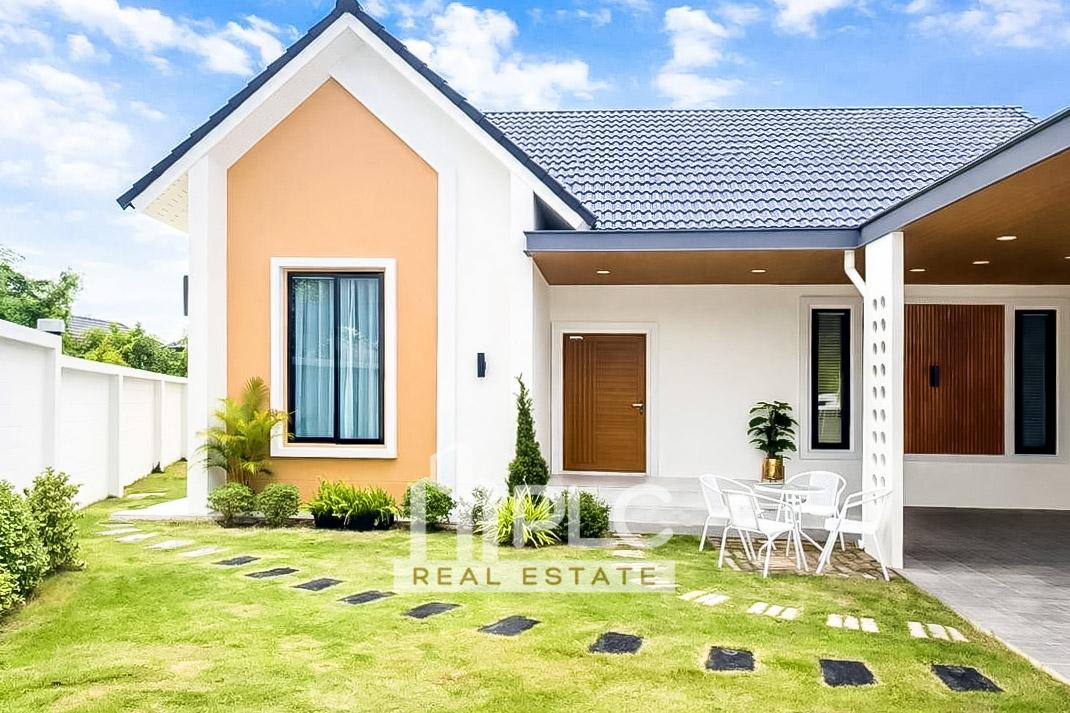 picture Corner House for Sale Na Kluea Pattaya Wide Land Plot - 13/13