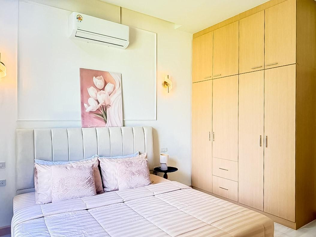 picture Corner House for Sale Na Kluea Pattaya Wide Land Plot - 7/13