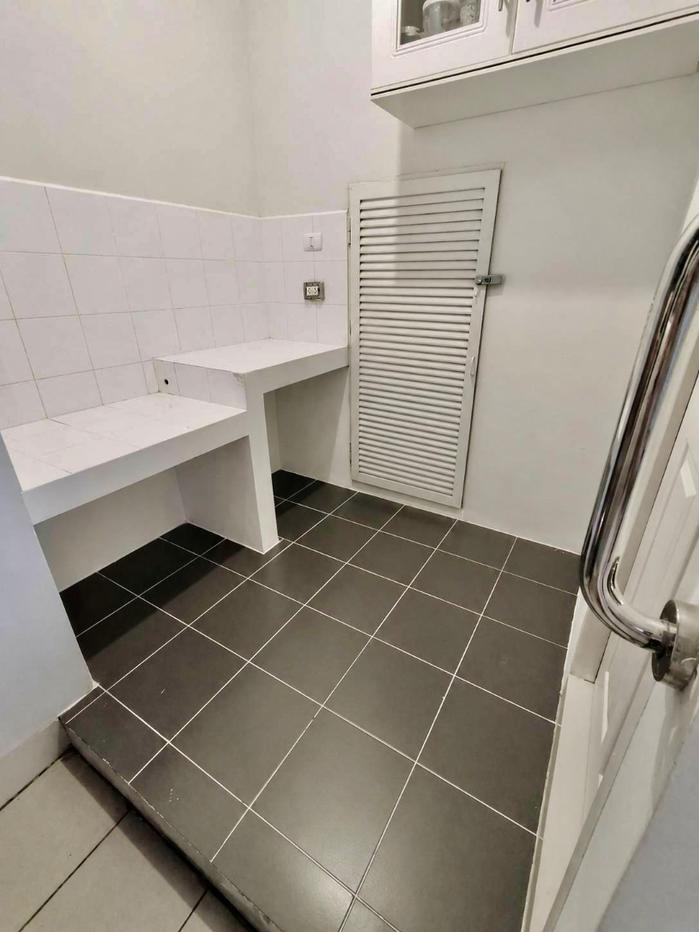 รูป ขายทาวน์โฮม 2 ชั้น หลังมุม เดอะวิลล่า รามอินทรา–วงแหวน ที่ดินใหญ่ 41 ตร.วา หน้ากว้าง 12 เมตร จอดรถได้ 4 คัน ทำเลคู้บอน 27 - รูปที่ 4/10