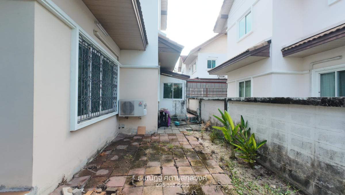 picture Private Lake Garden: A house with a tranquil atmosphere, convenient location, and close to amenities. - 11/24