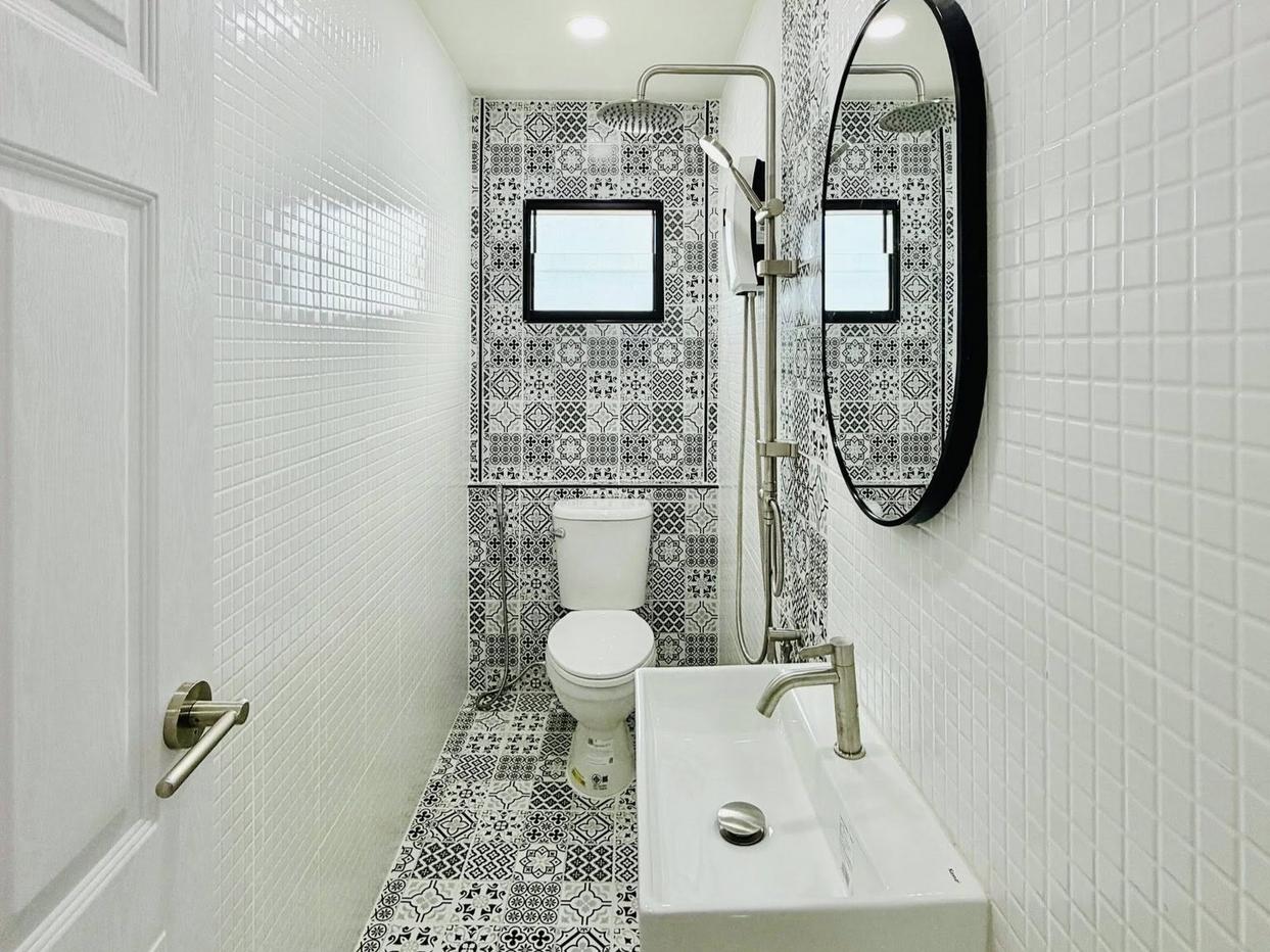 picture Modern Classic Townhome for Sale Ready to Move In - 15/18