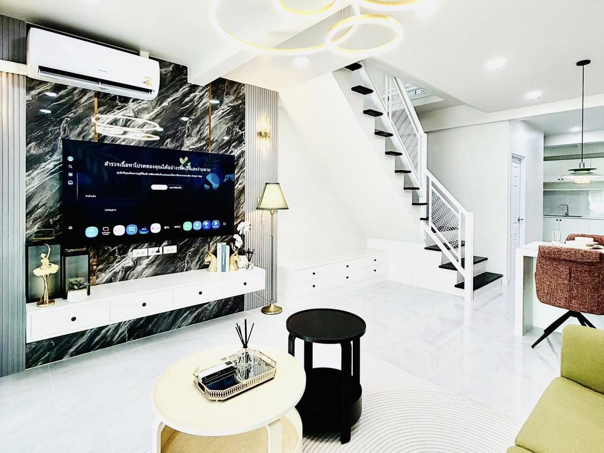 picture Modern Classic Townhome for Sale Ready to Move In - 2/18