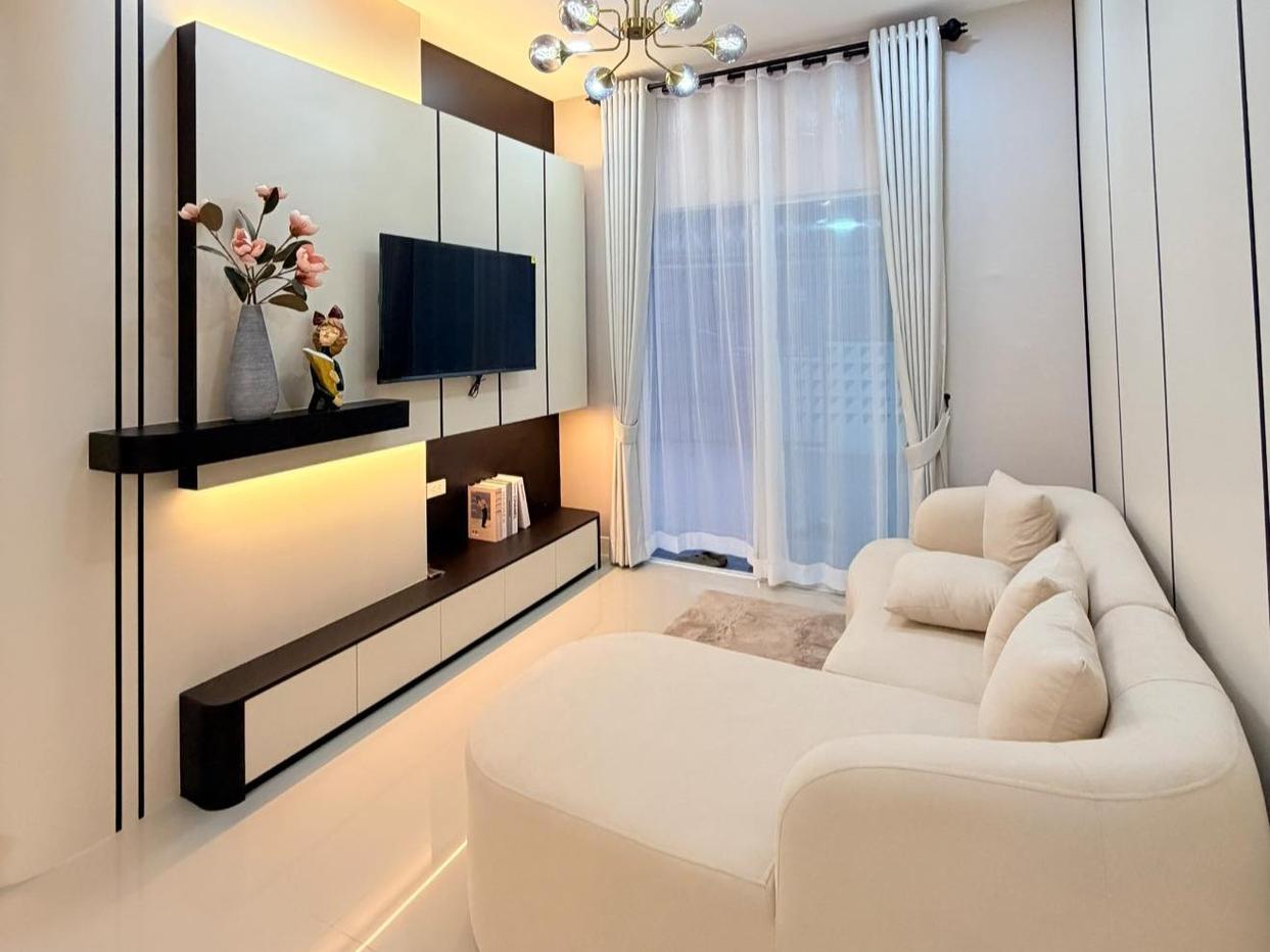 รูป Townhome for Sale Tungklom Tanman East Pattaya Fully Built-in - รูปที่ 1/18