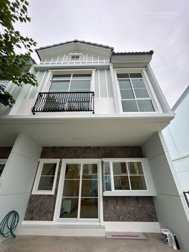 รูป ให้เช่าทาวน์โฮม Villaggio 2 ศรีนครินทร์-บางนา หลังริม สไตล์มินิมอล ใกล้ Mega Bangna (Rt-01) - รูปที่ 2/10