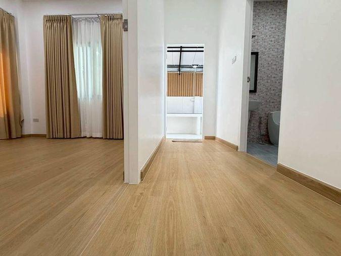 รูป บ้านเดี่ยวมือ 1 สร้างใหม่ ใกล้โลตัสใหญ่ศรีราชา ชลบุรี เดินทางสะดวก - รูปที่ 13/15